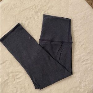 Lulu cropped wunder under heathered blue leggings